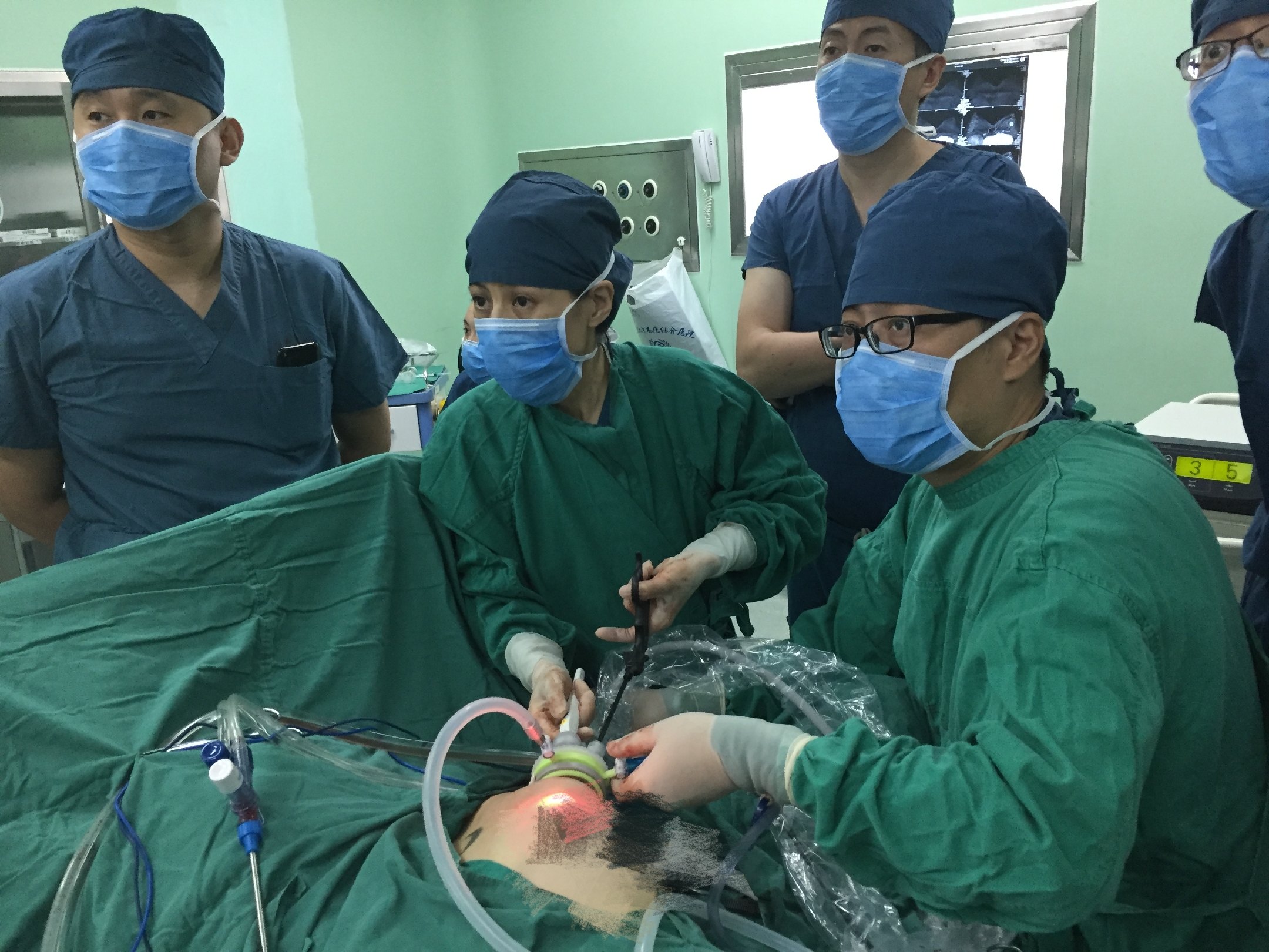 单孔腔镜辅助下乳腺癌保乳术 前哨淋巴结活检 腋窝清扫术