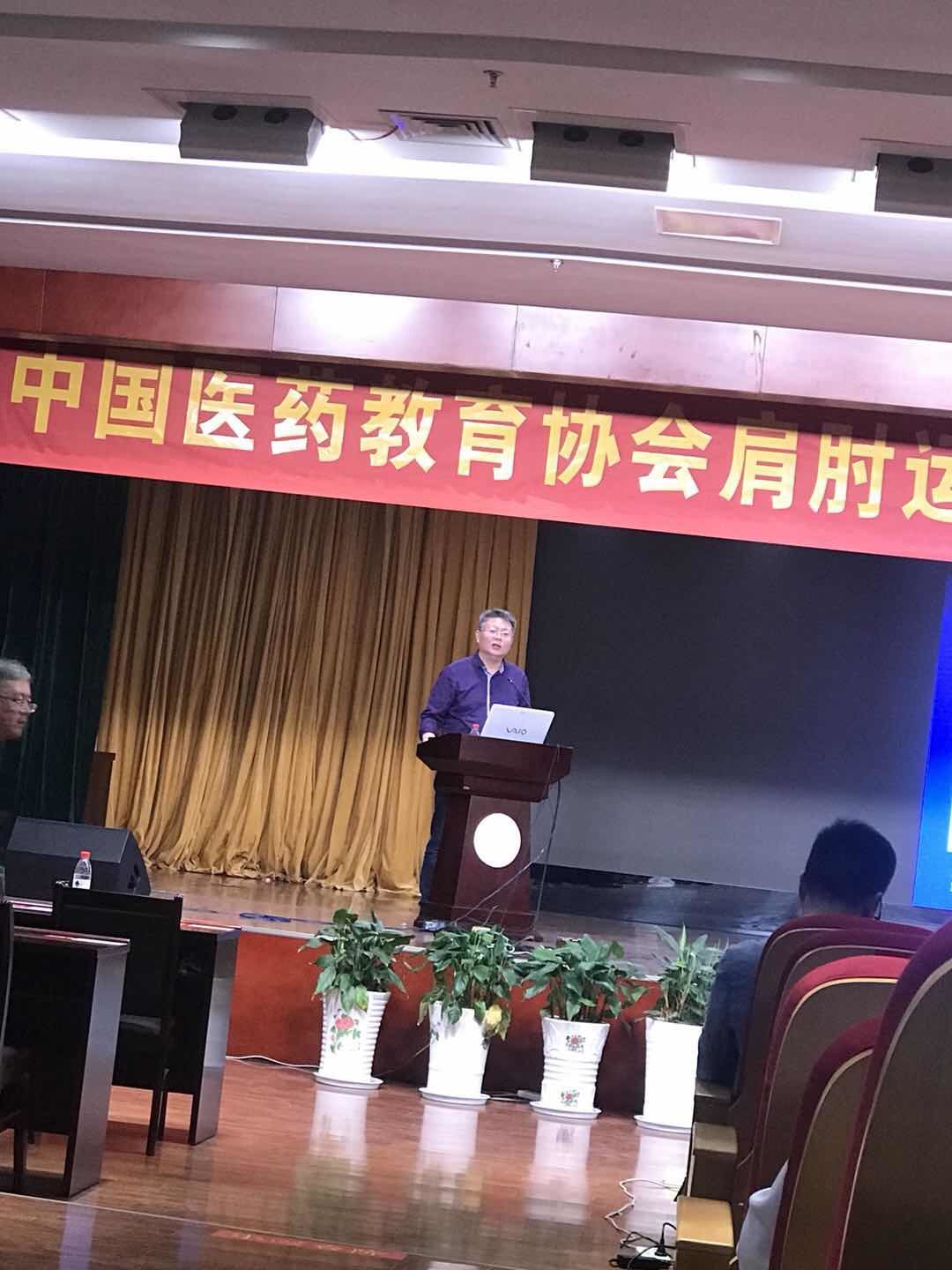 高绪仁在江苏省泰州中医院骨伤科做冻结肩诊疗