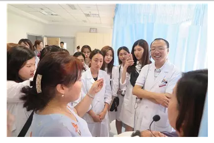 韩国庆熙大学学生团体在我院针灸推拿康复科观