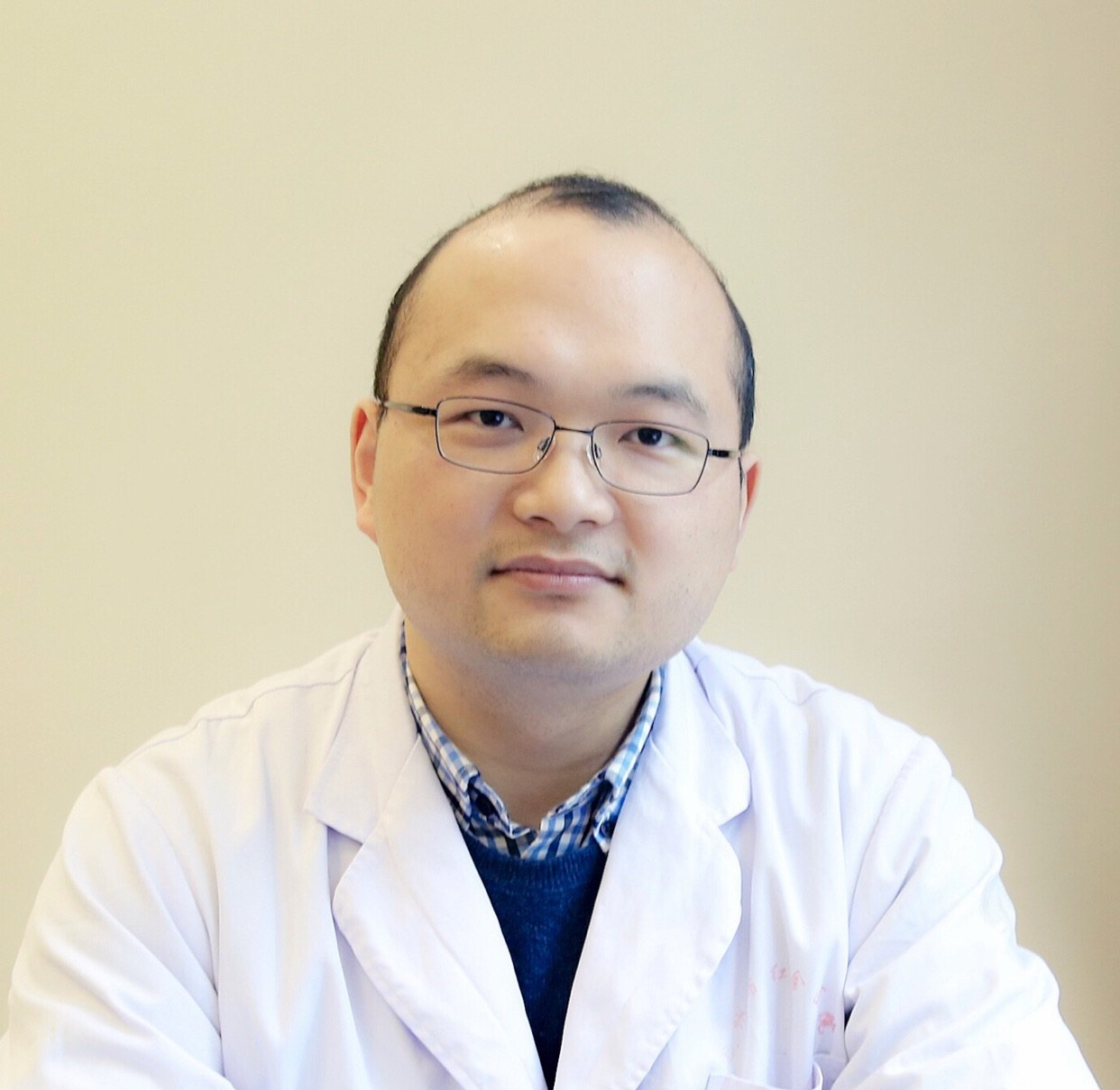 先后师从全国著名男科专家李海松教授,国家级名中医鲍严钟老先生,为