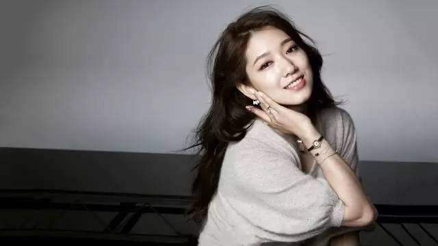 不是什么样的大脸都是打瘦脸针来变小的哦…