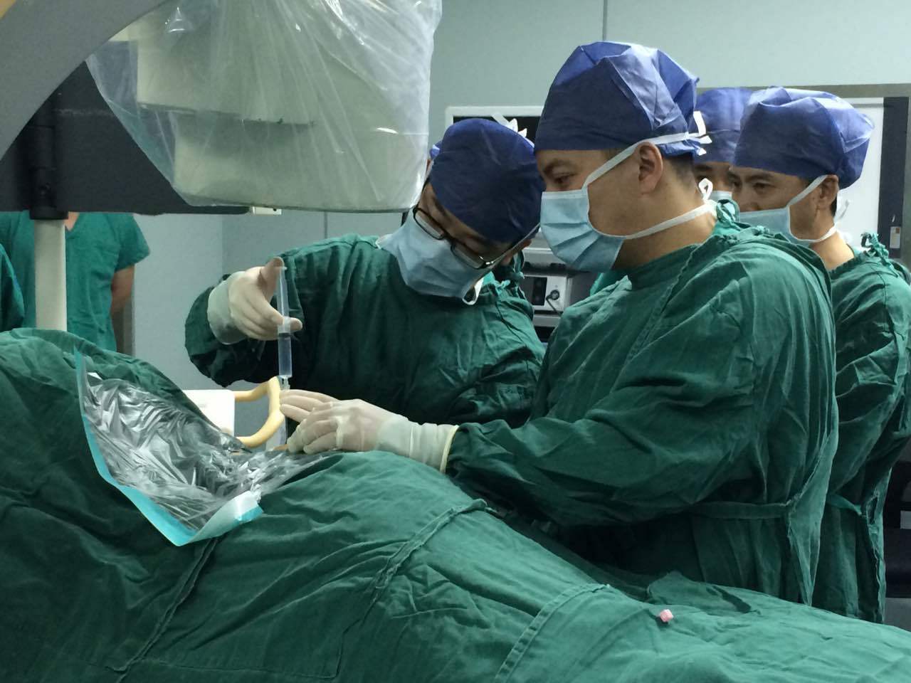 腰椎间盘突出症行微创椎间孔镜手术治疗