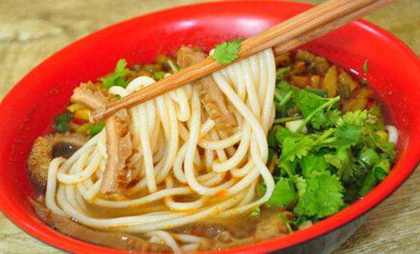 咽喉炎哪些东西不能吃--教你7招远离慢性咽喉炎