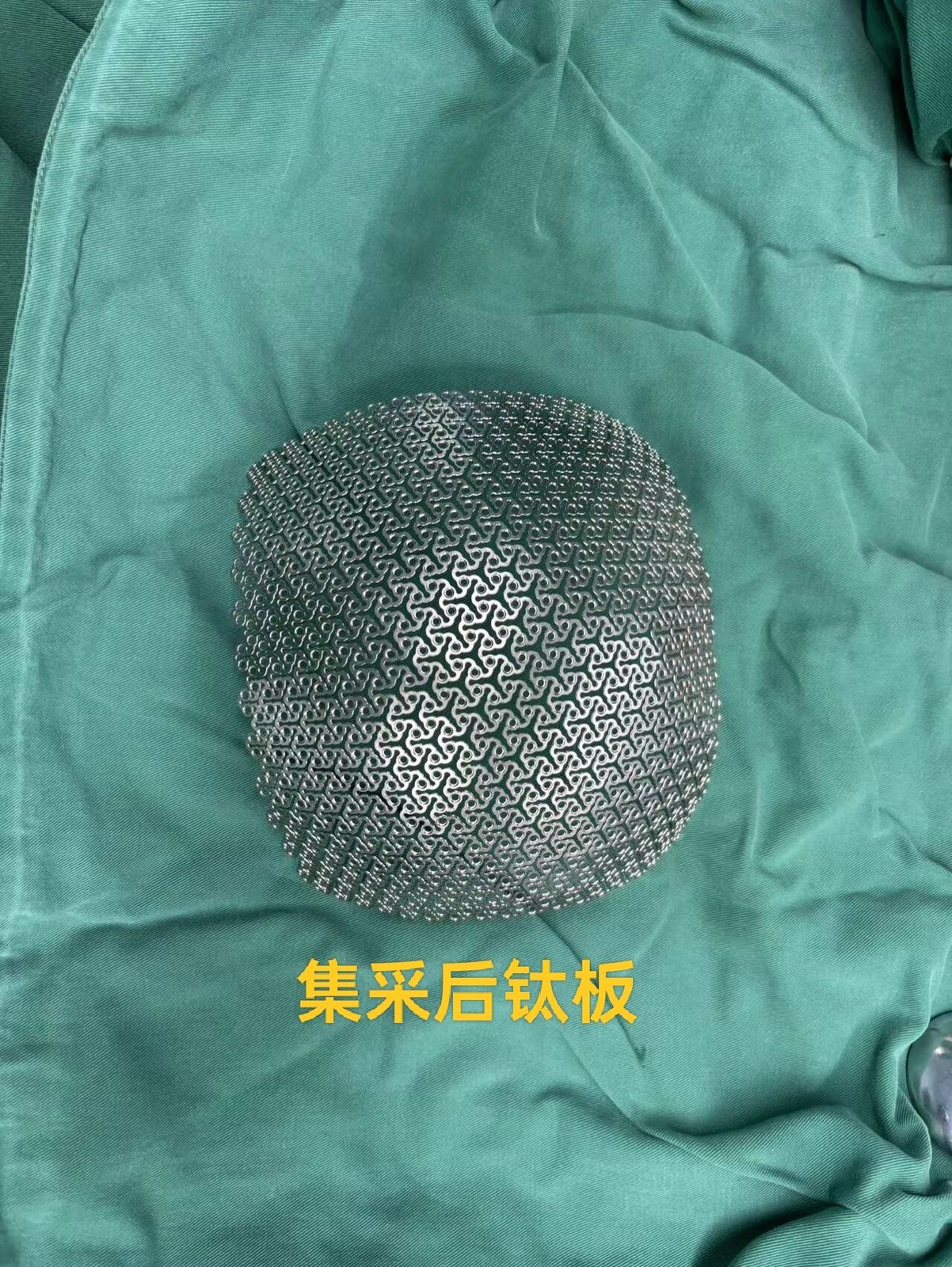 钛网:是目前常用的颅骨修补材料之一,具有良好的生物相容性和强度