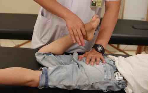 dmd患者家庭牵伸训练手册(下肢篇)_小儿肌营养不良_康复_康复锻炼