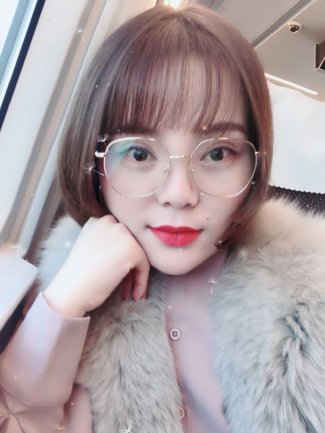 女孩子都要美美的不想让酒瓶底眼镜毁了所有的美好