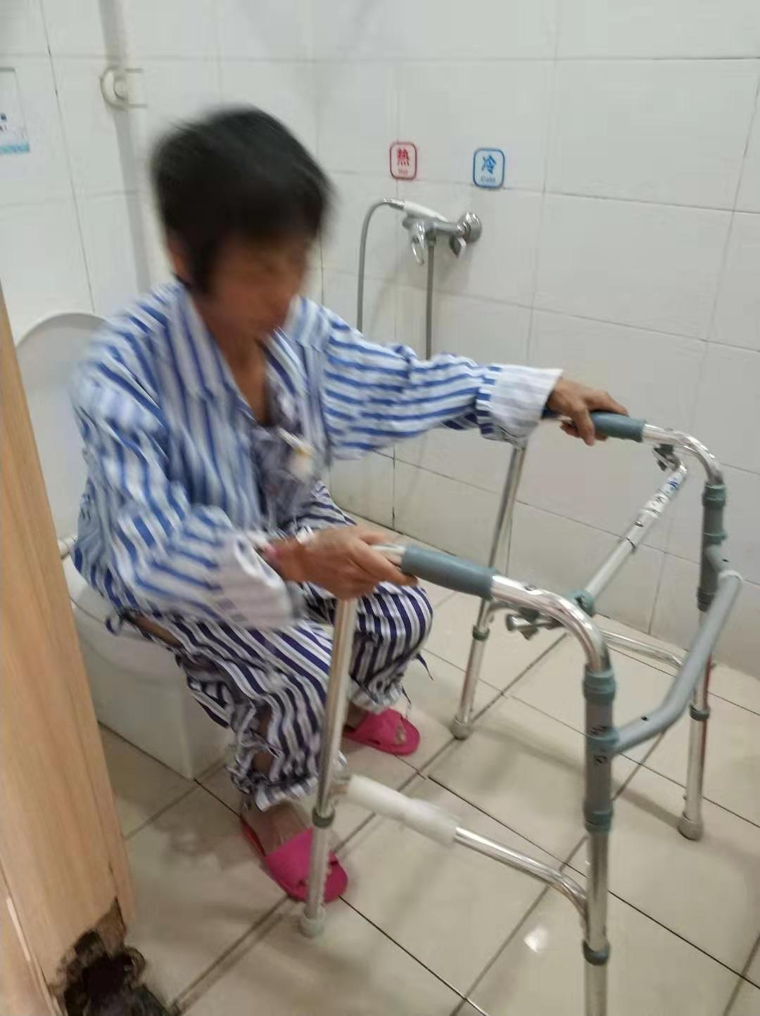 eras左侧股骨头坏死的患者行daa微创髋关节置换手术第一天无痛走路