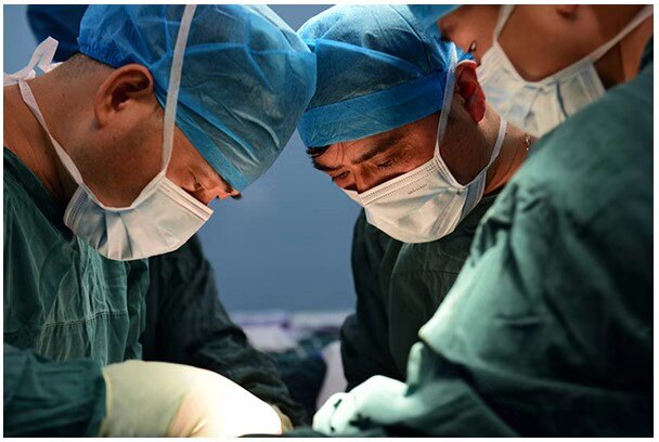 钟林教授团队"二次肝切除"完成巨大罕见肝纤维板层肿瘤极限精准切除术