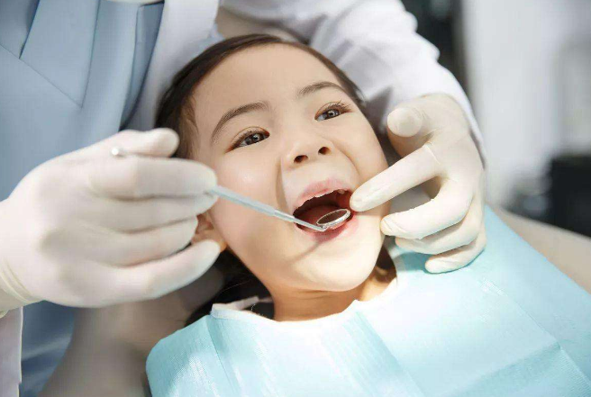 儿牙专栏 | 牙齿涂氟的好处_龋齿_预防_如何预防 - 好大夫在线