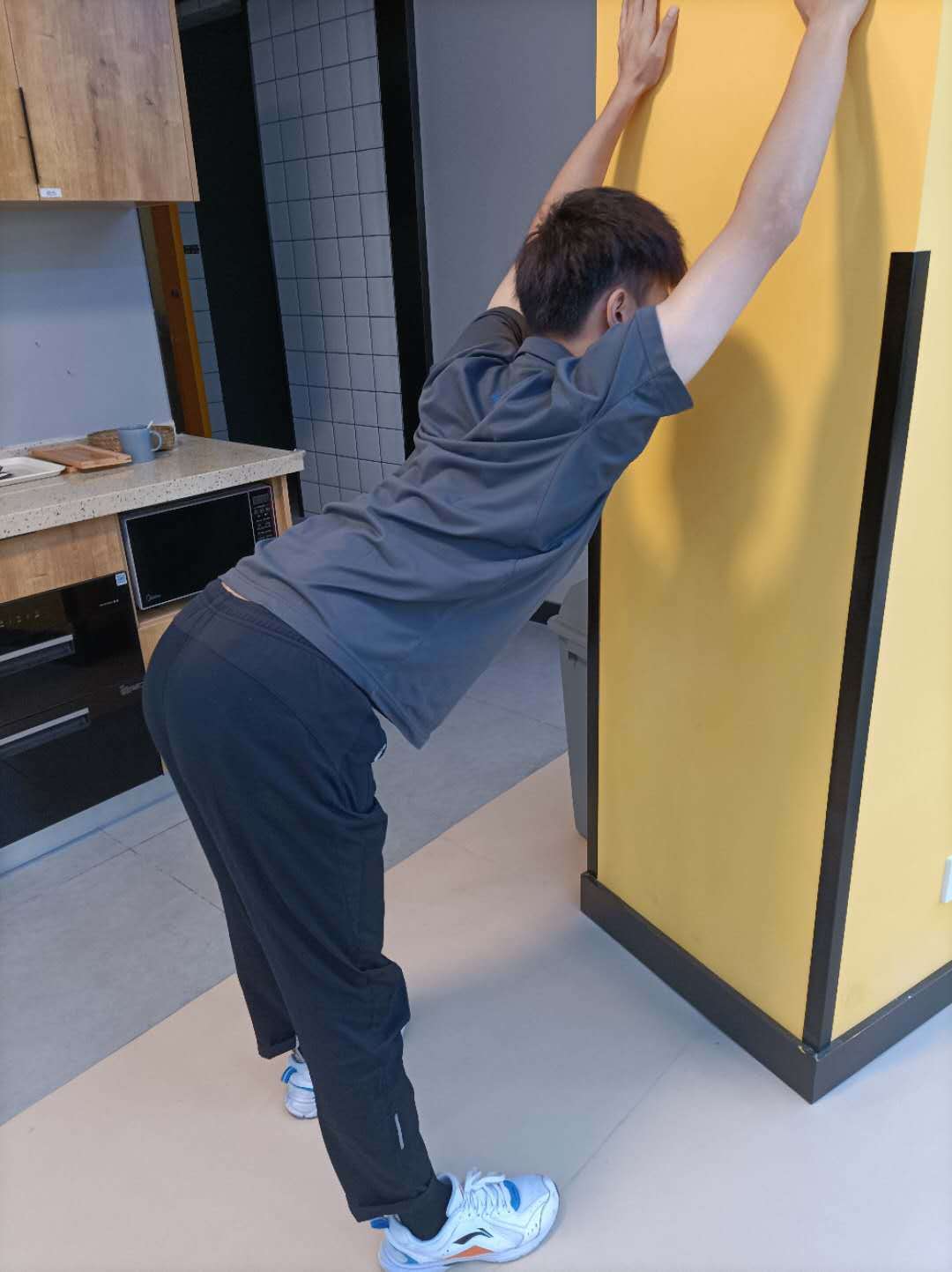 含胸驼背的日常改善训练_青年性驼背_青年性驼背康复锻炼 - 好大夫