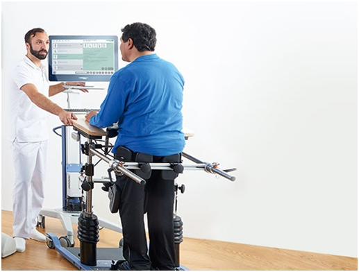 截瘫患者的康复是个漫长的过程,应及早开始,需要患者坚强的意志和家属