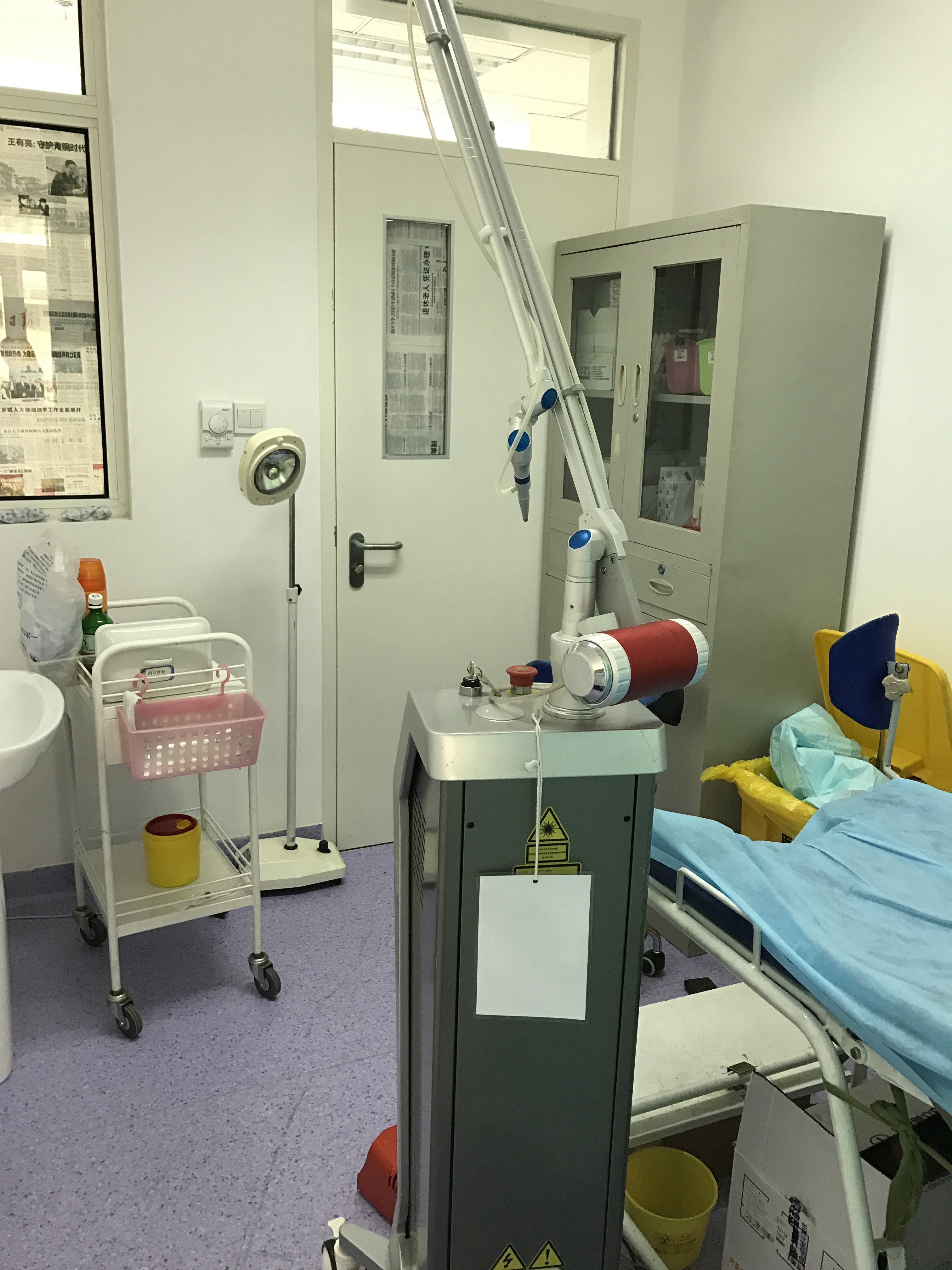 治疗室私密的体检区域整洁的诊室宽敞明亮的候诊区