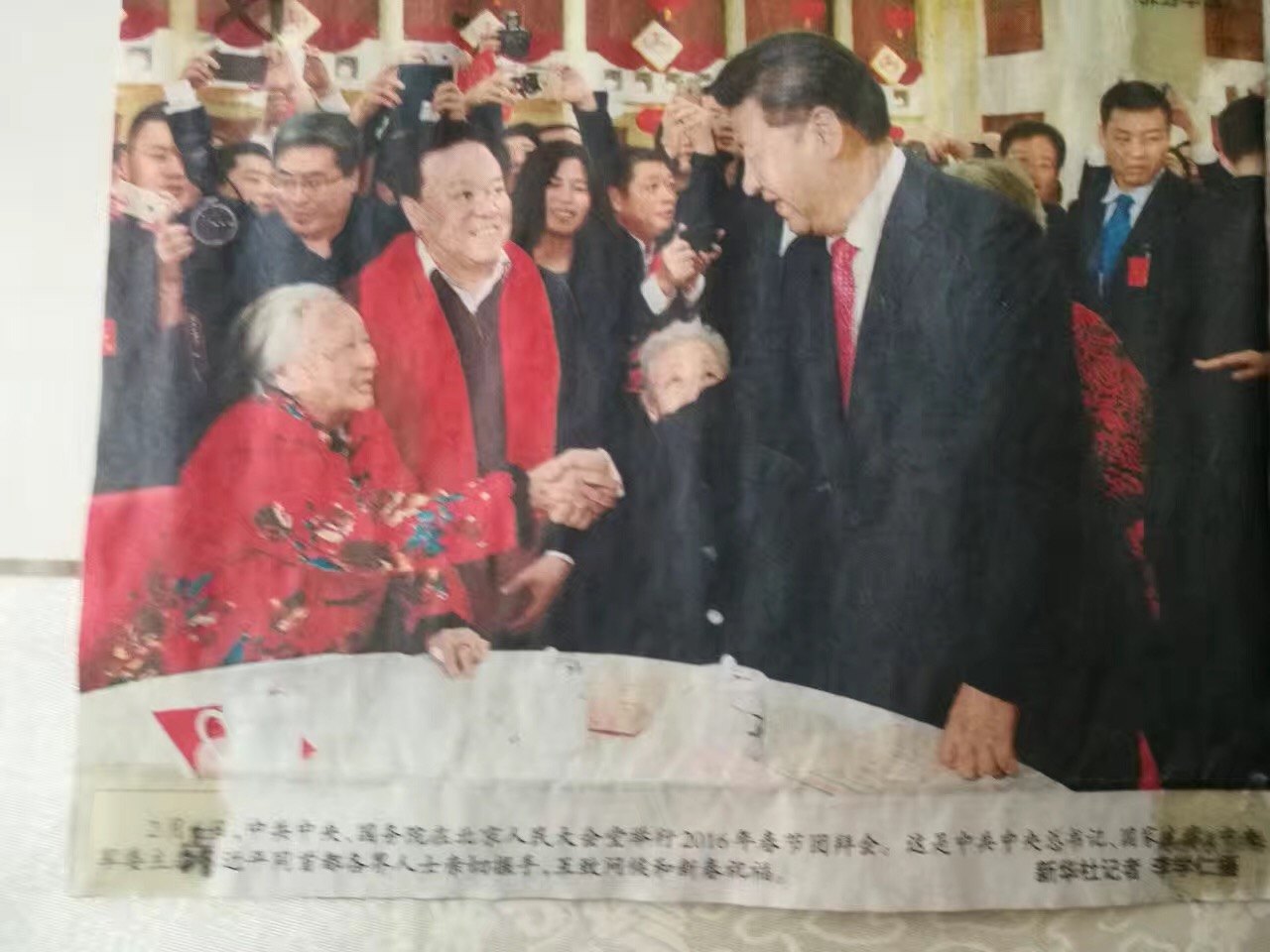 左前第一位:百岁老红军王定国右边第一位:中国整脊之父王定国人物链接