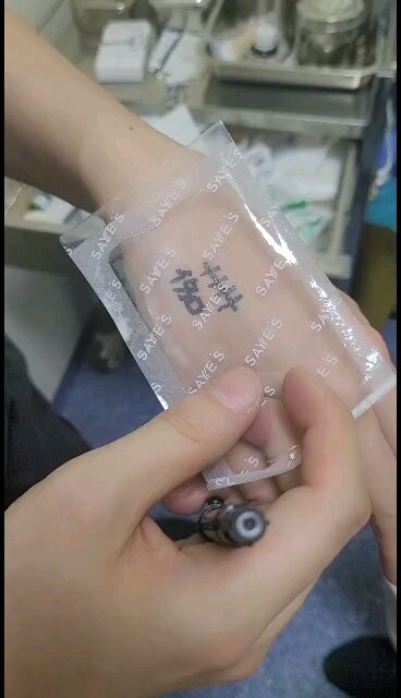 手术后定期自行在家更换伤口敷料的方法，术后每2天换药一次
