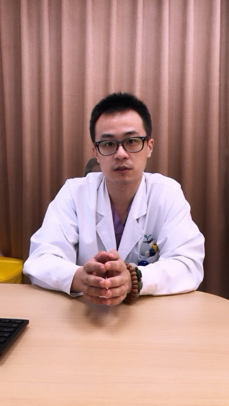 脐疝保守治疗方法。
